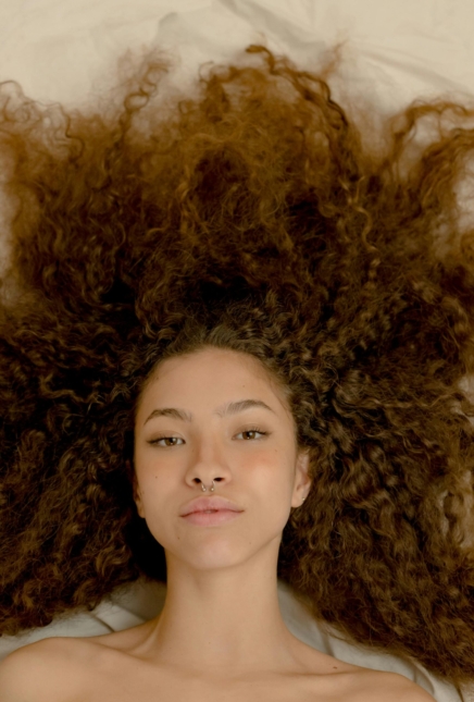 Encrespamiento y Frizz: causas, soluciones y rutina definitiva para controlarlo