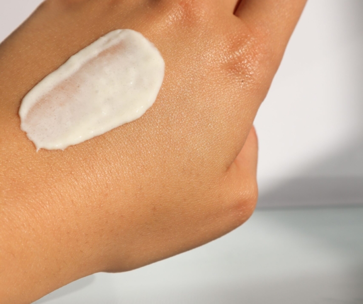 La única crema para piel seca que le funcionó a mi madre después de los 60 para la piel seca